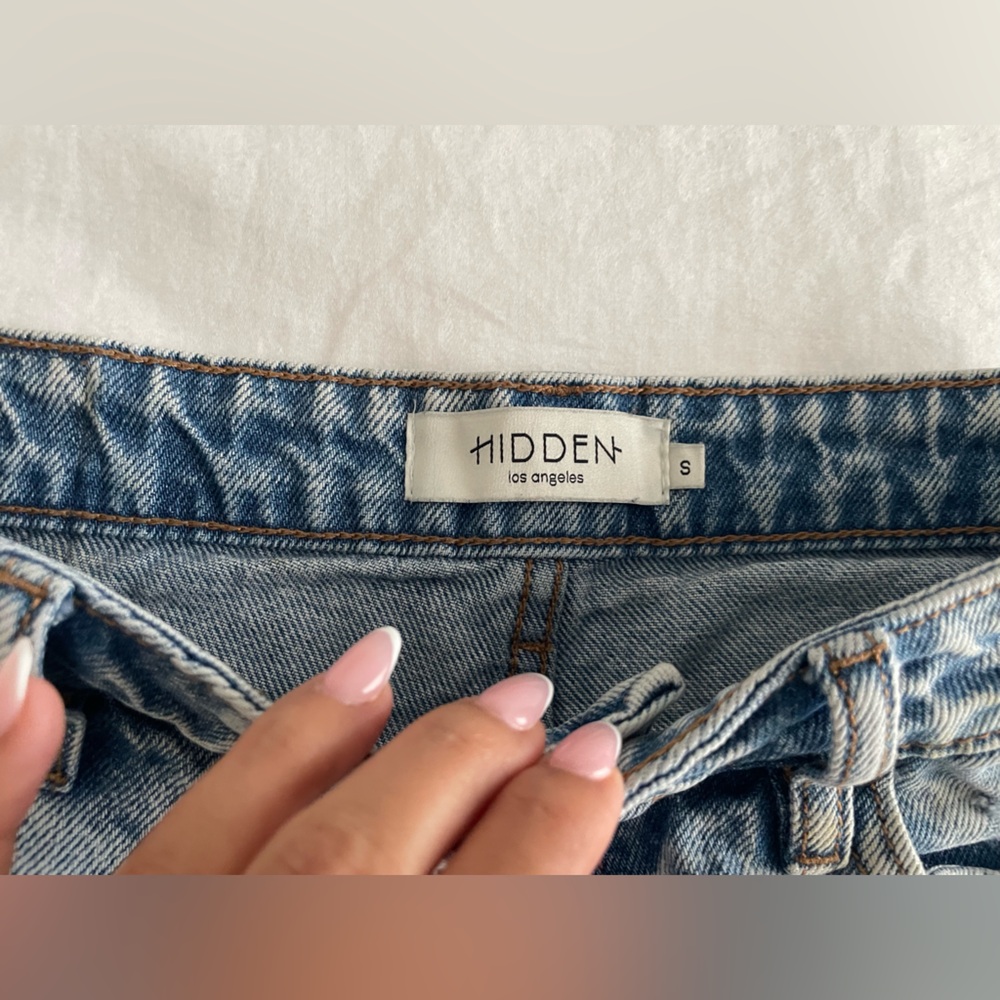 HIDDEN Los Angeles Distressed Denim Shorts - Picture 6 of 7